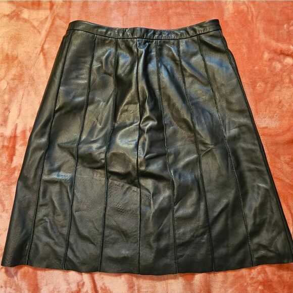 Siena Studio black leather skirt sz 8 with a total length  of 22.5". - Picture 1 of 6
